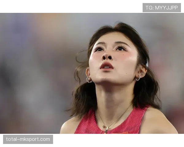 吴艳妮下场一换鞋,训练服瞬间变红毯,我以为自己走错频道 吴艳妮下场一换鞋,训练服瞬间变红毯,我以为自己走错频道